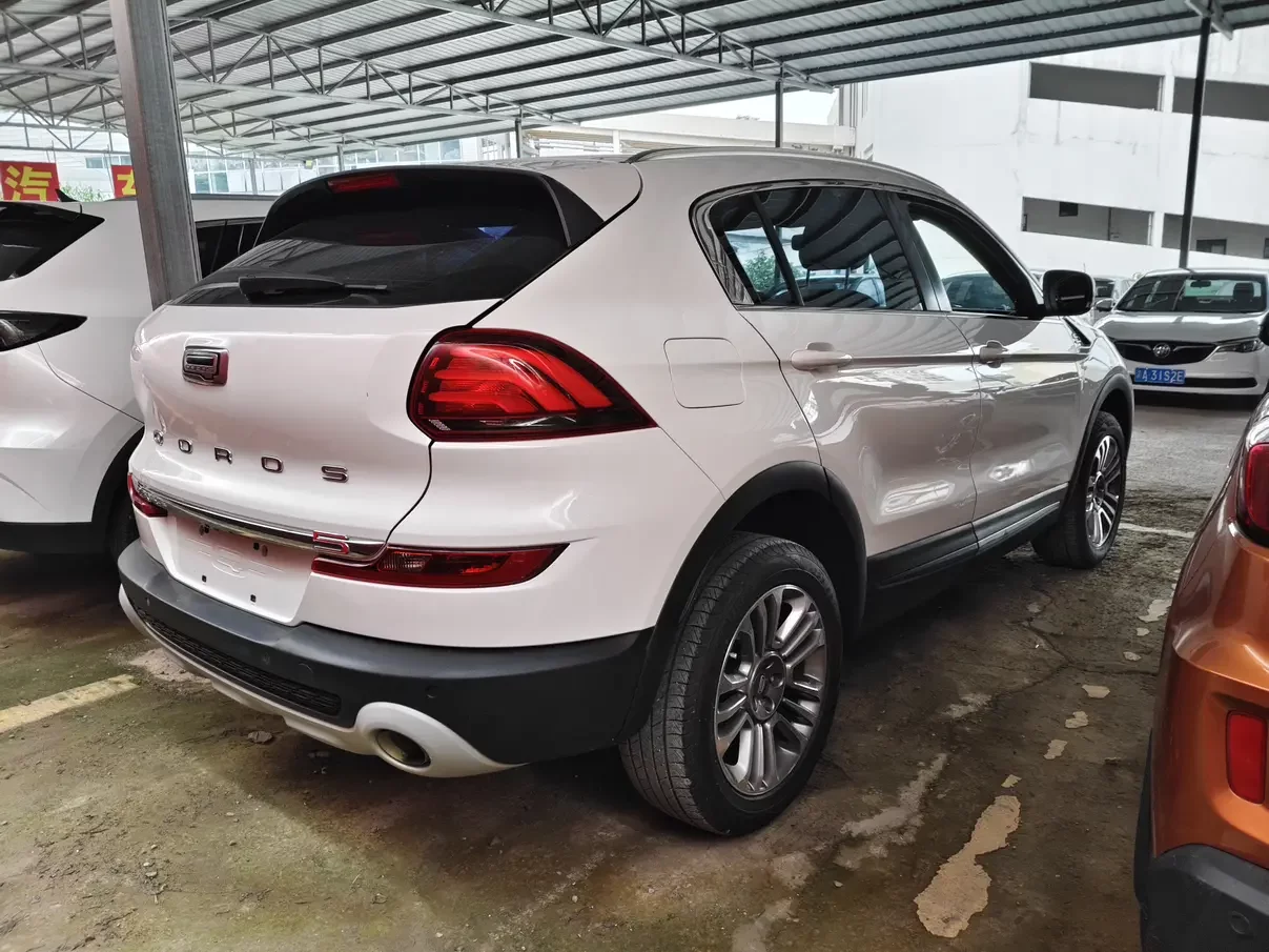 Qoros 5