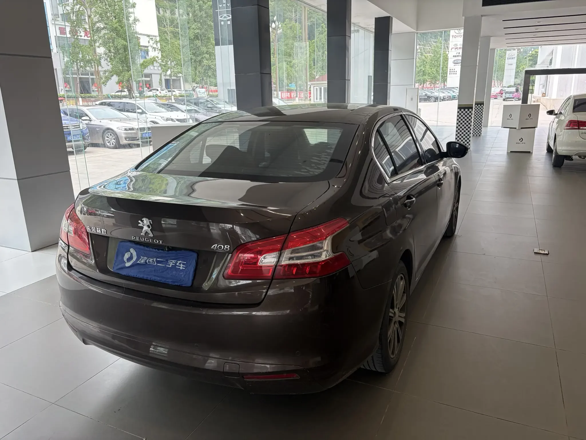 Peugeot 408