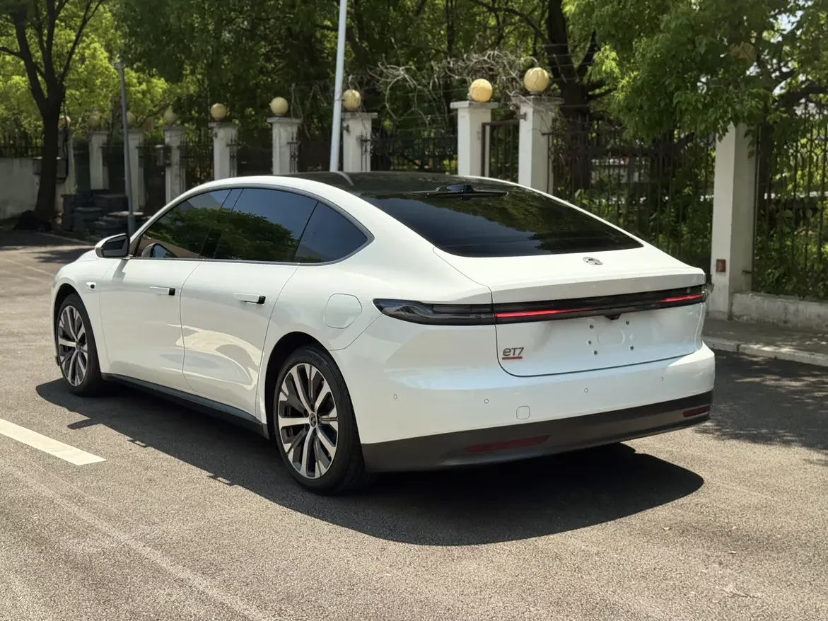 NIO ET7