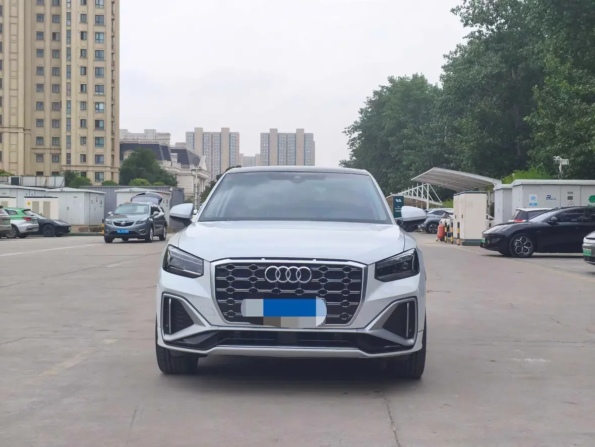 Audi Q2L