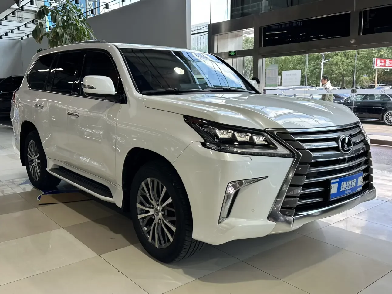 Lexus LX