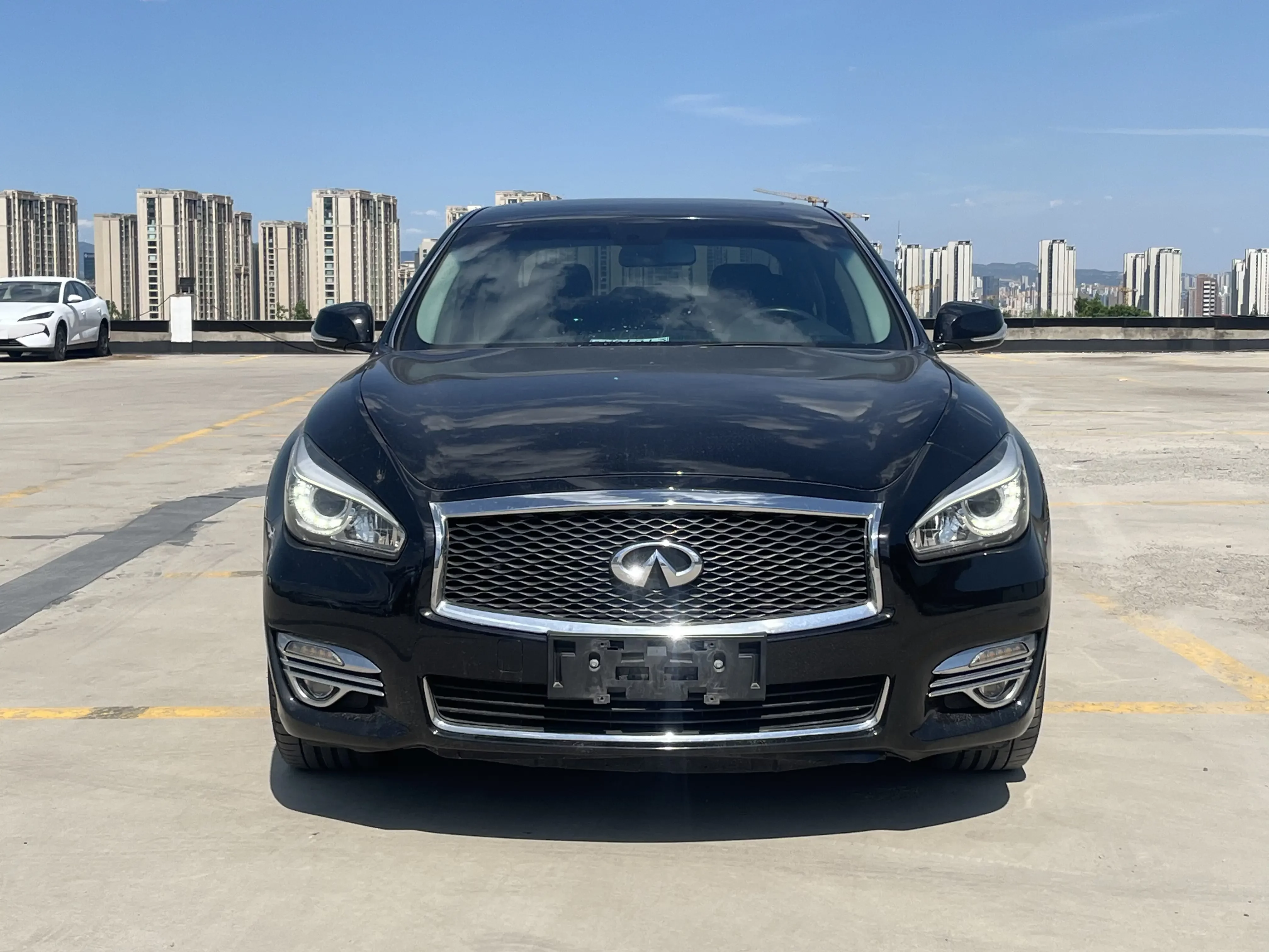 Infiniti Q70