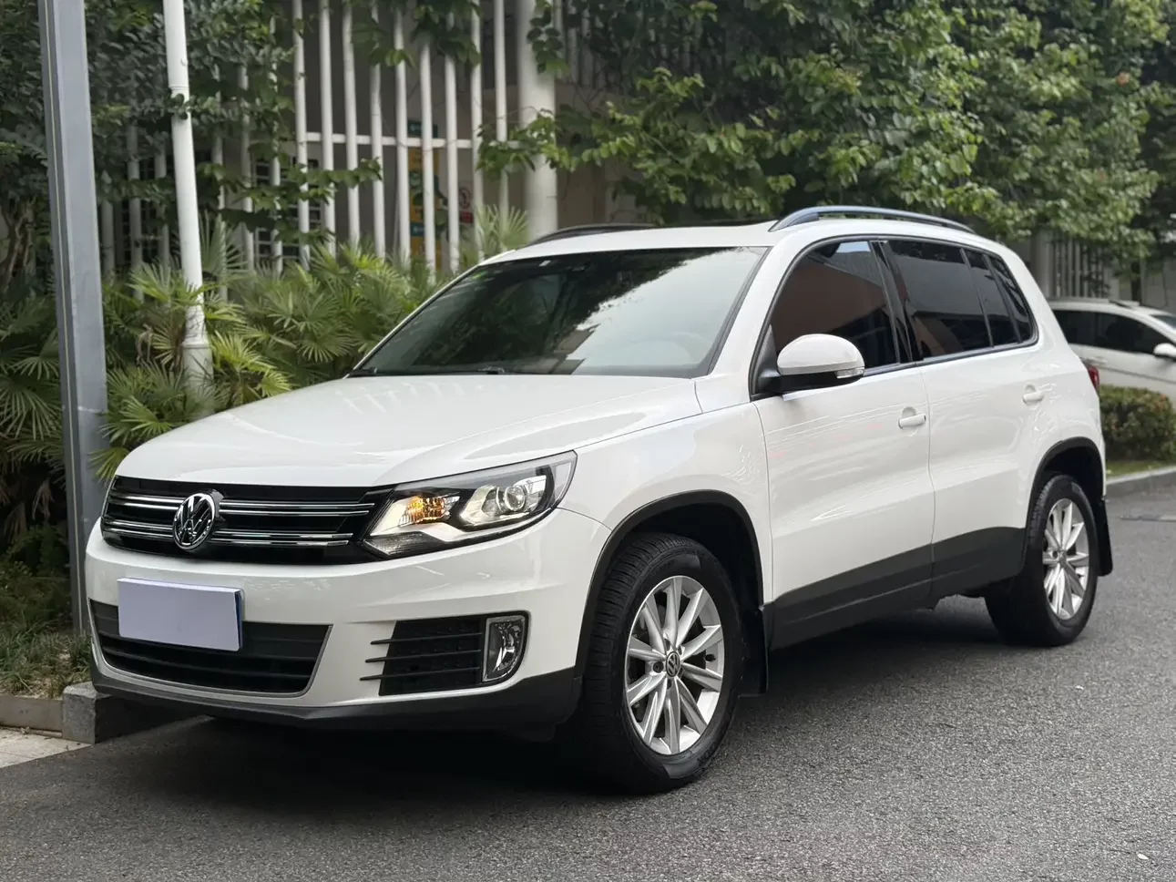 Volkswagen Tiguan (Tharu)
