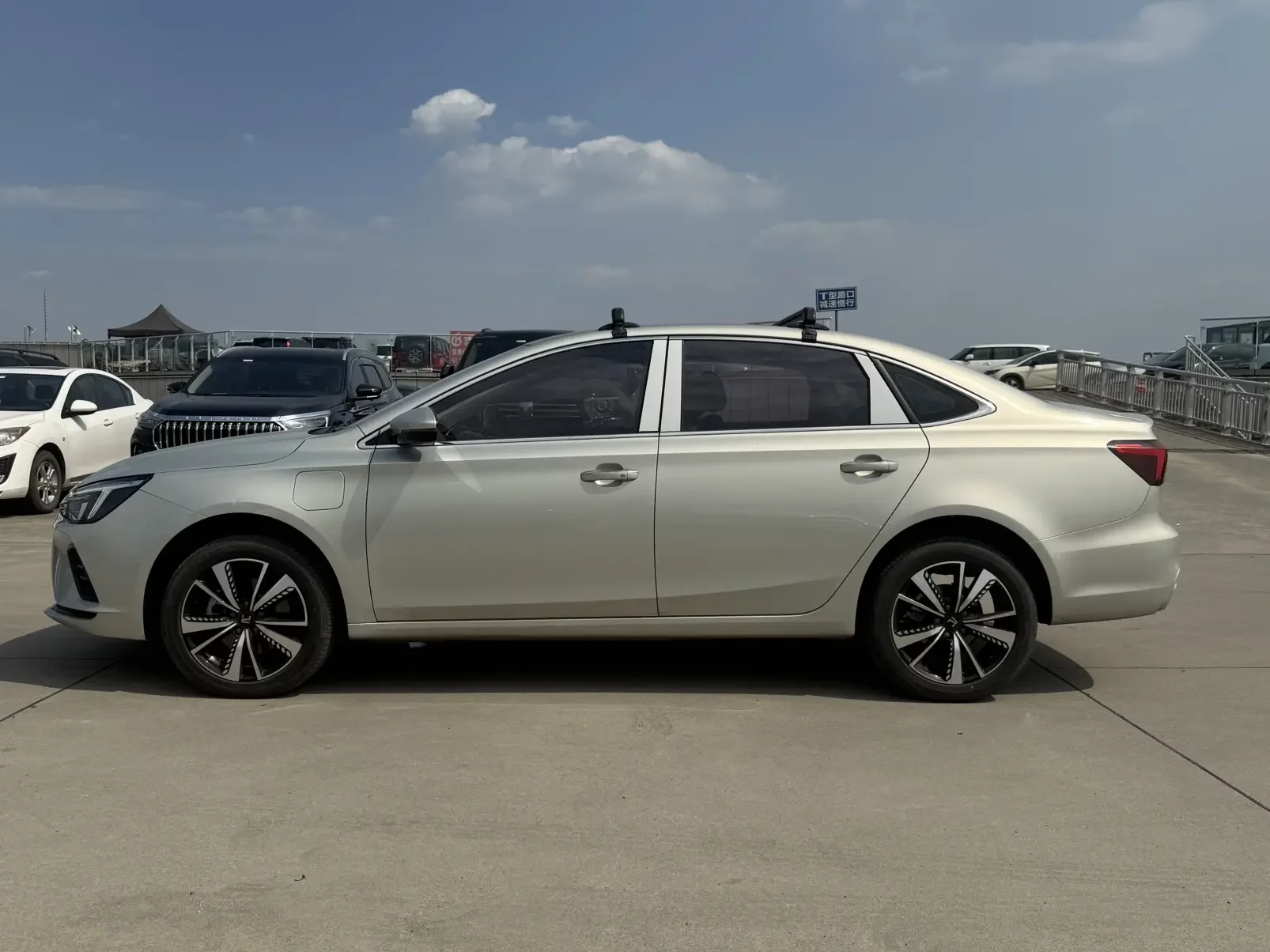 Rising Auto Feifan ER6