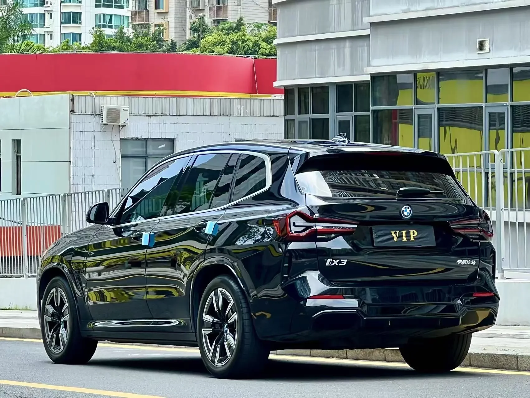 BMW iX3