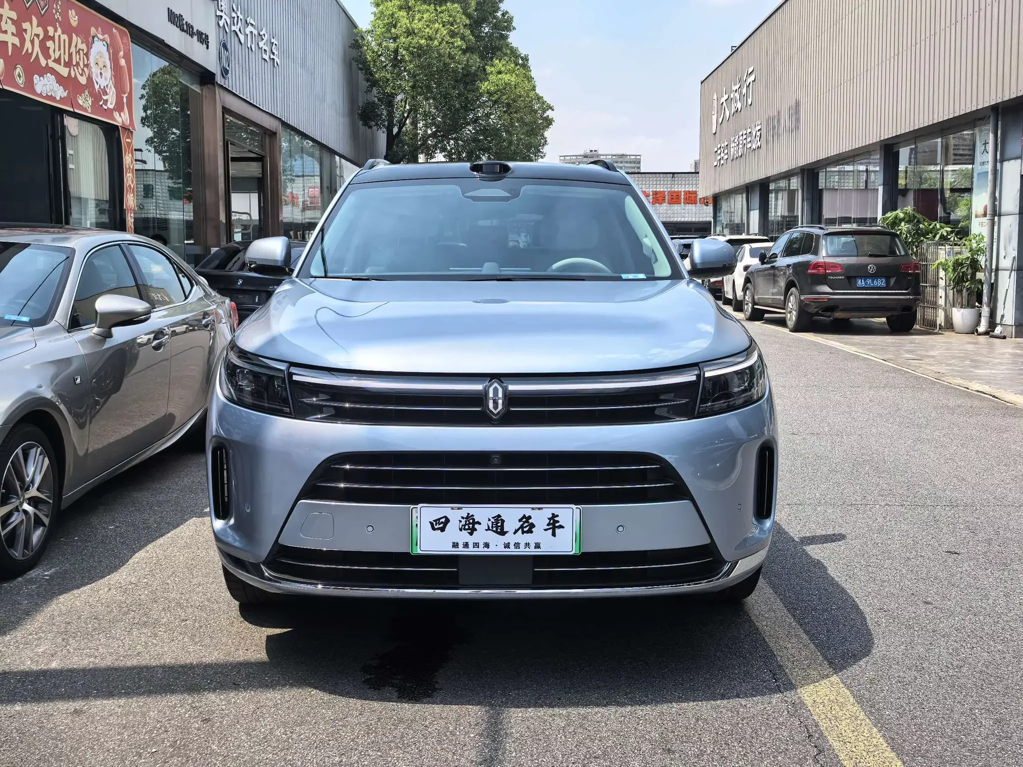 AITO M7 (Wenjie M7)  из Китая