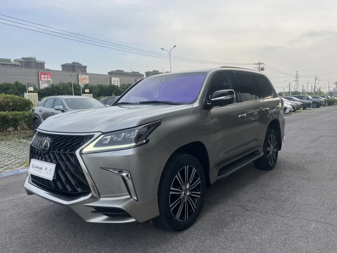 Lexus LX