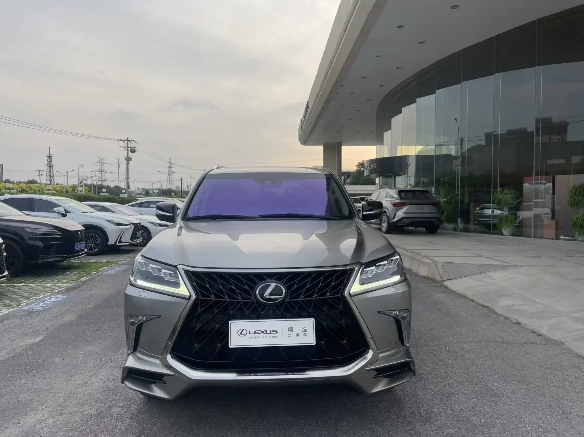 Lexus LX
