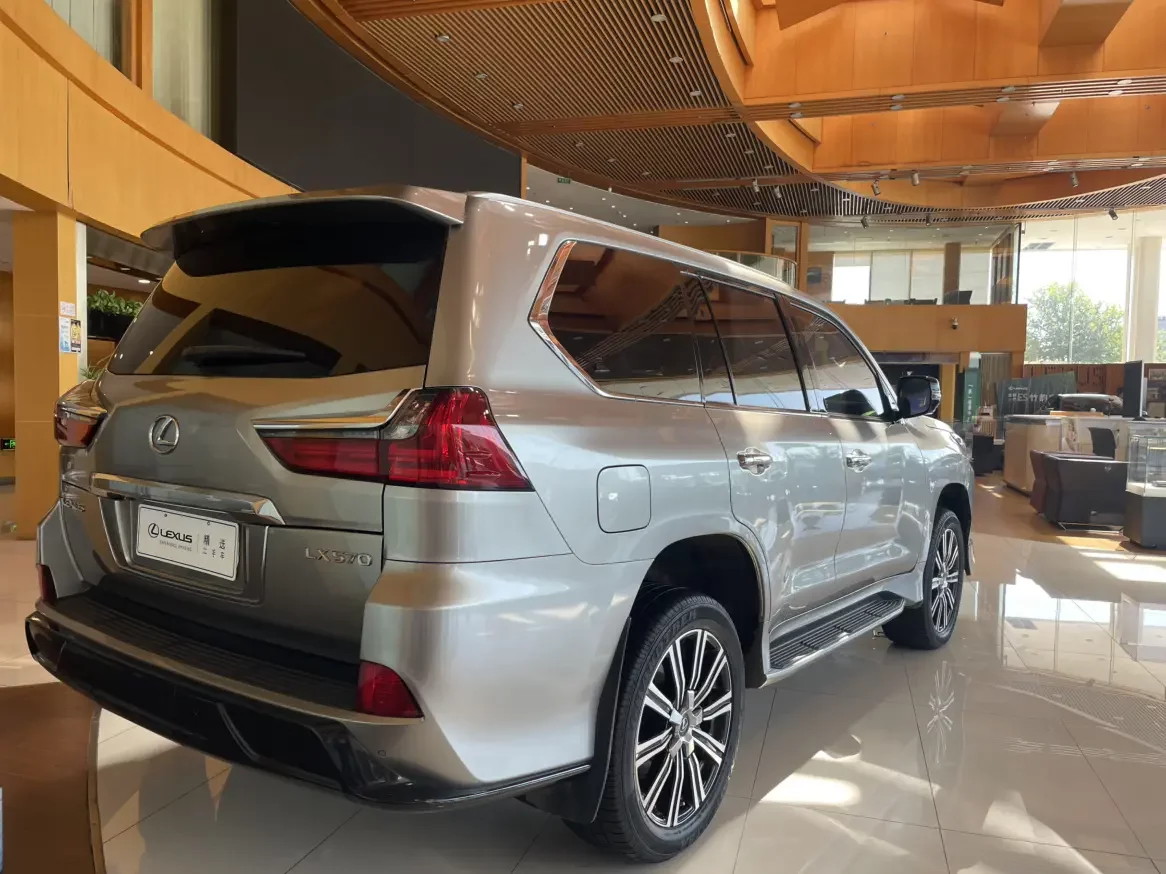Lexus LX