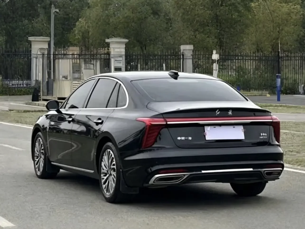 Hongqi H5