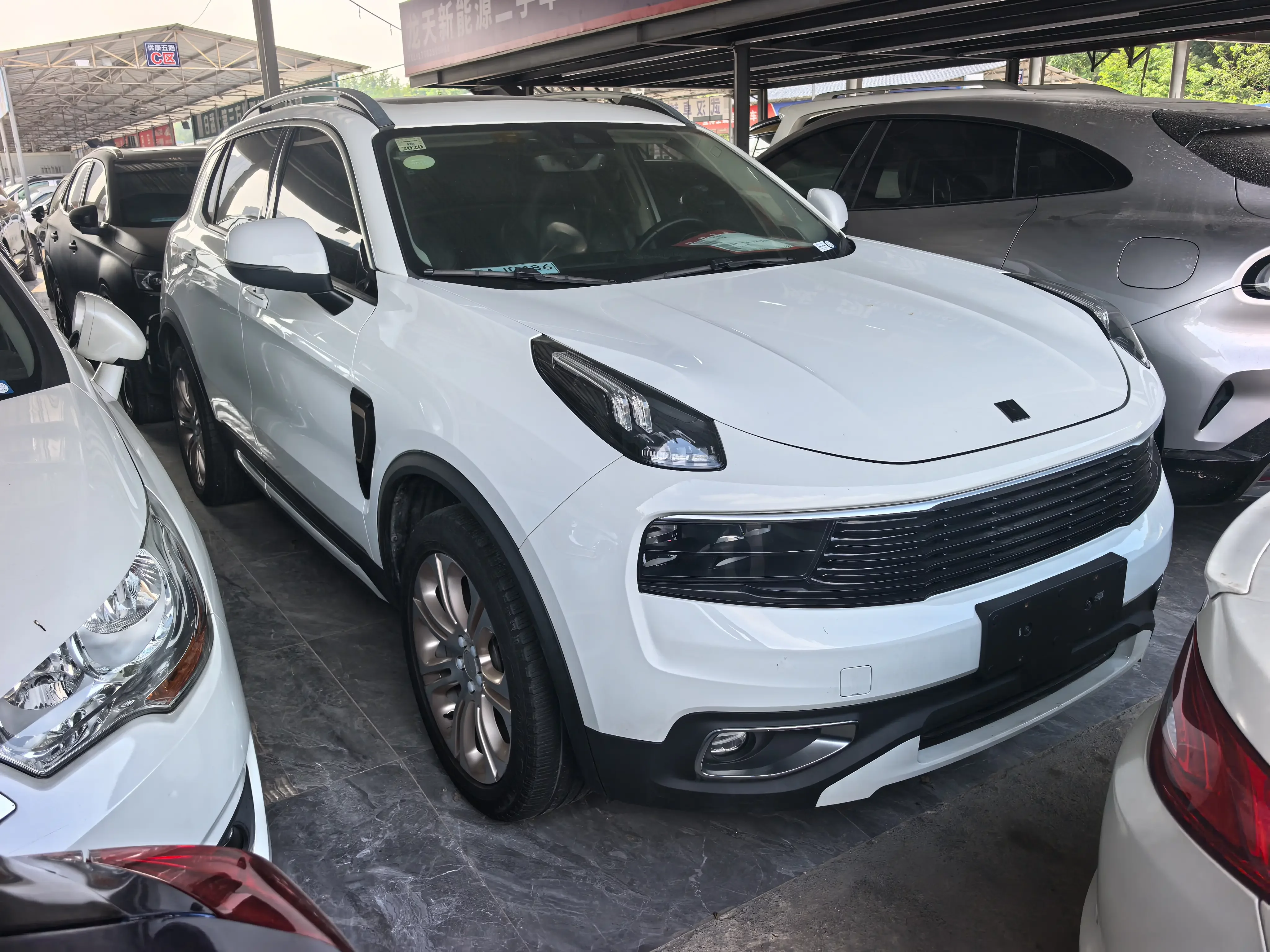 Lynk & Co 01