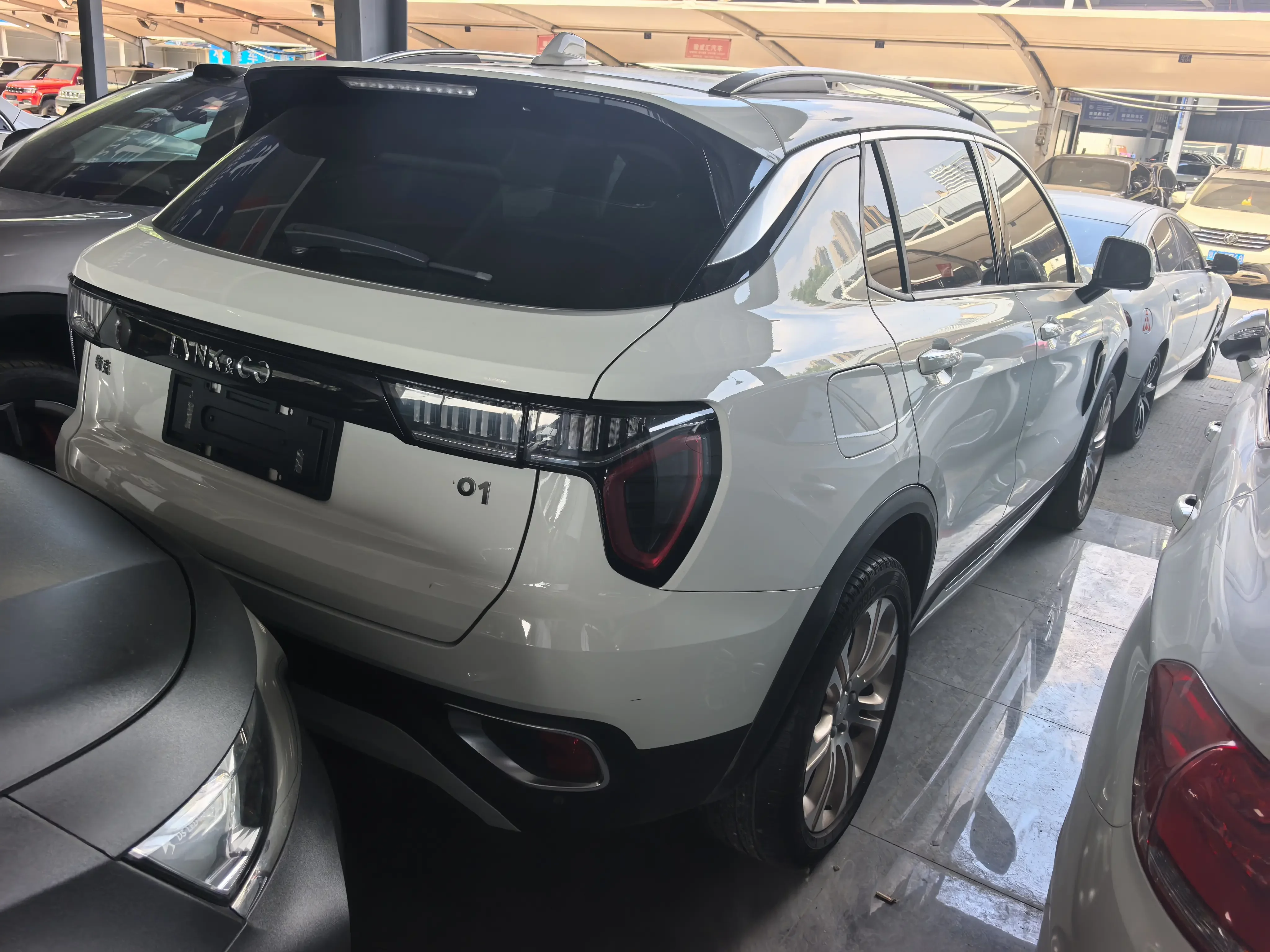 Lynk & Co 01
