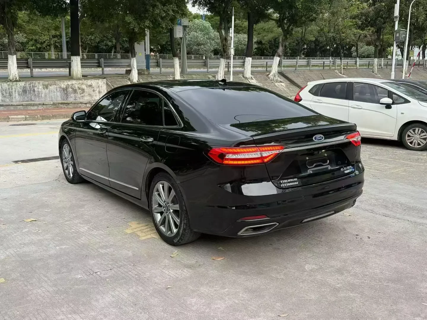 Ford Taurus