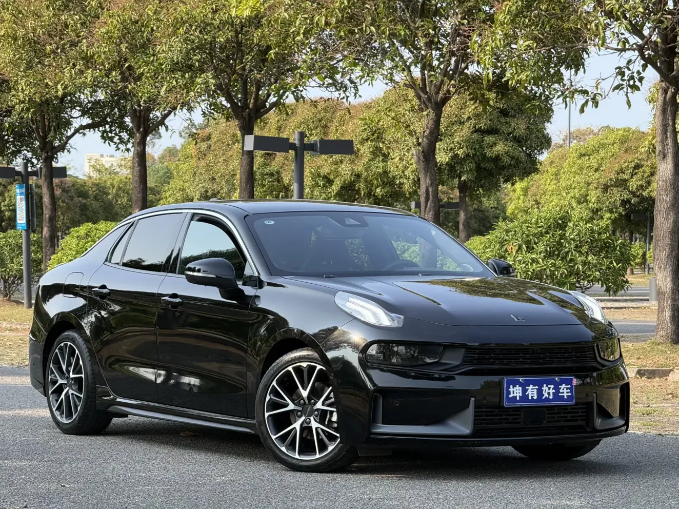 Lynk & Co 03