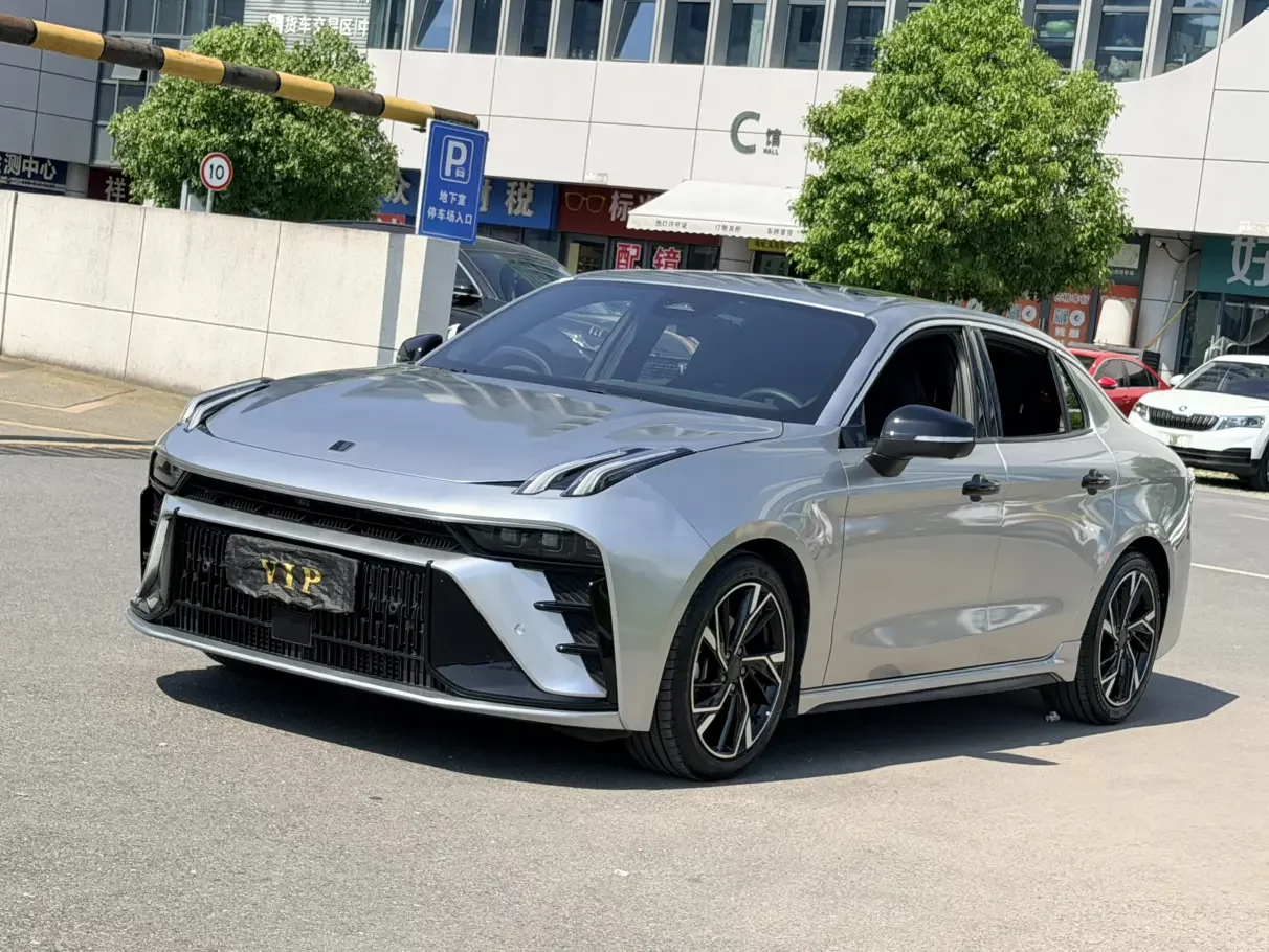 Lynk & Co 03