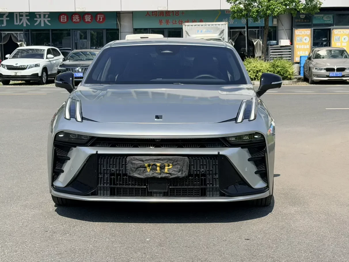Lynk & Co 03
