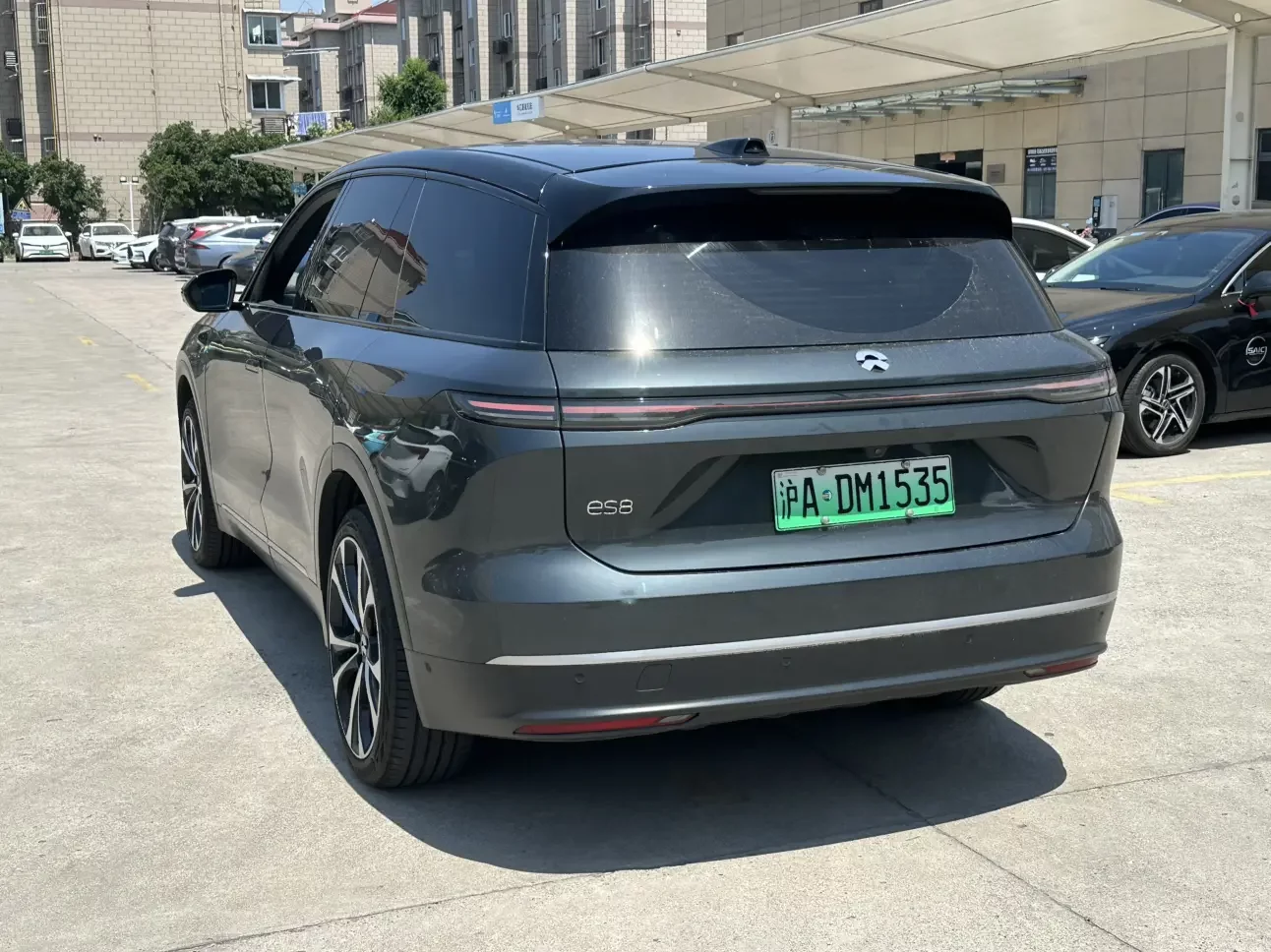 NIO ES8