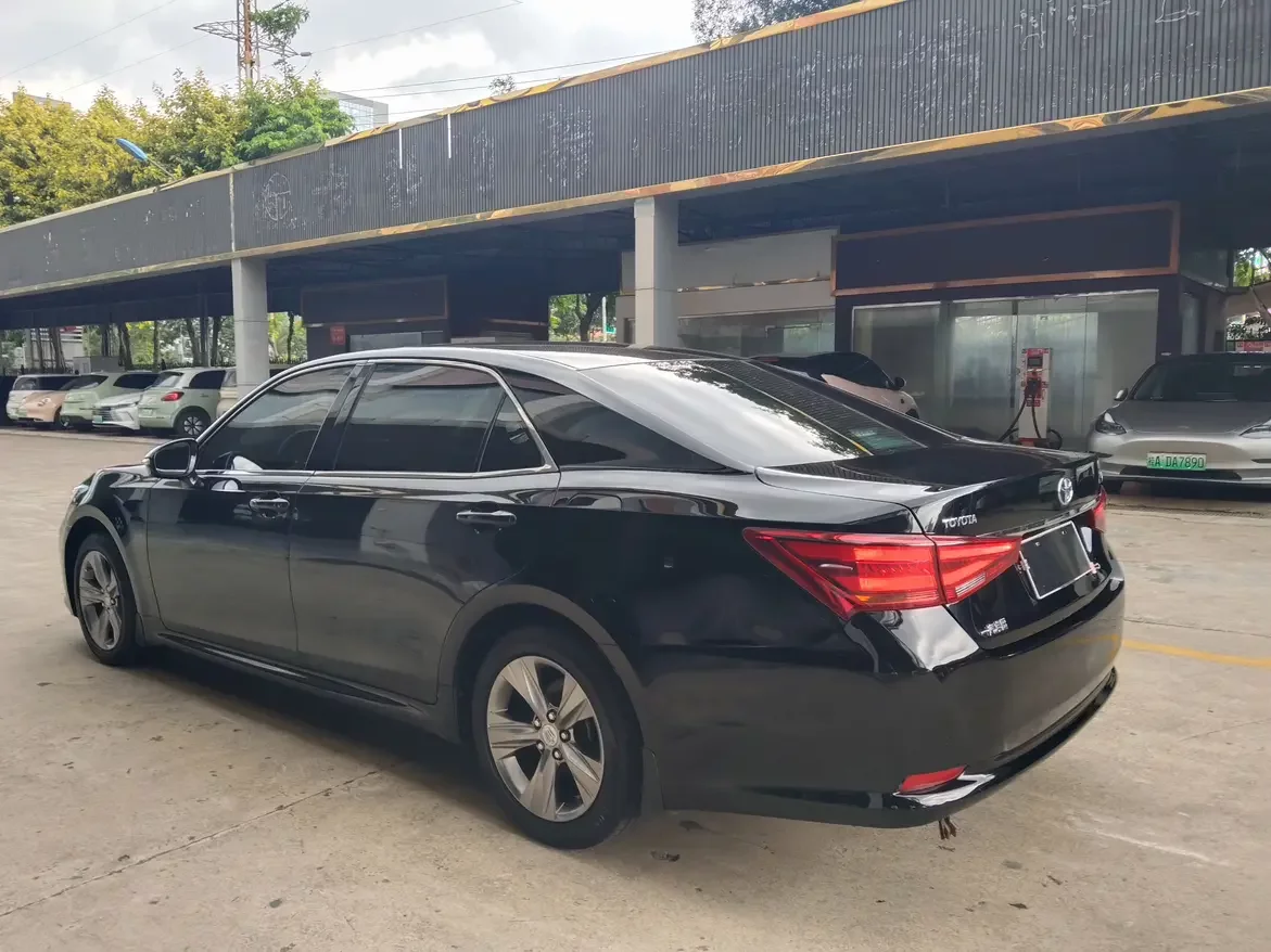 Toyota crown