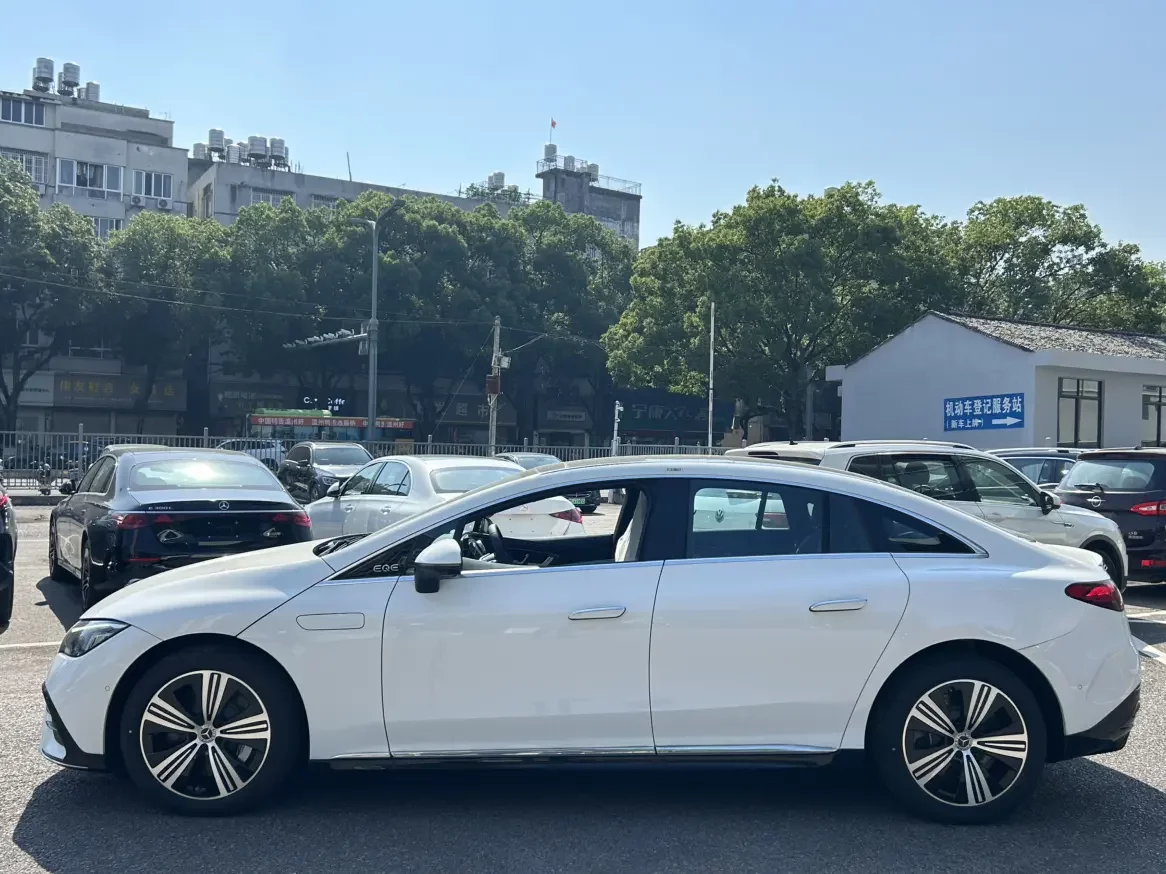 Mercedes-Benz EQE