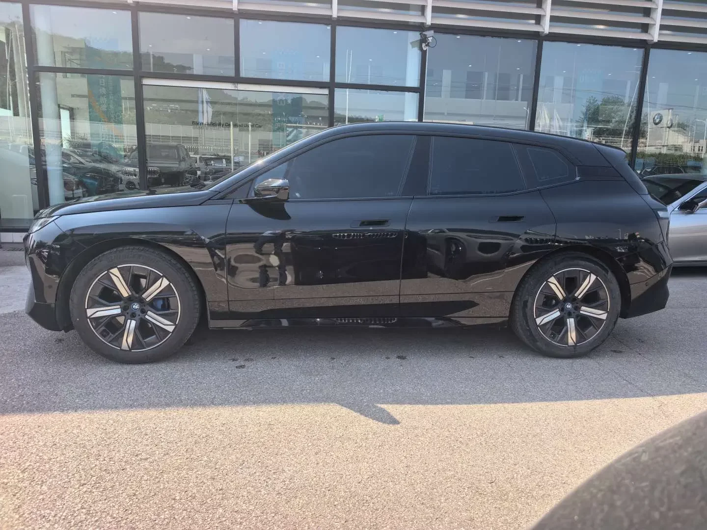 BMW iX