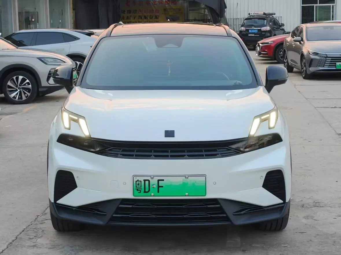 Lynk & Co 06 EM-P
