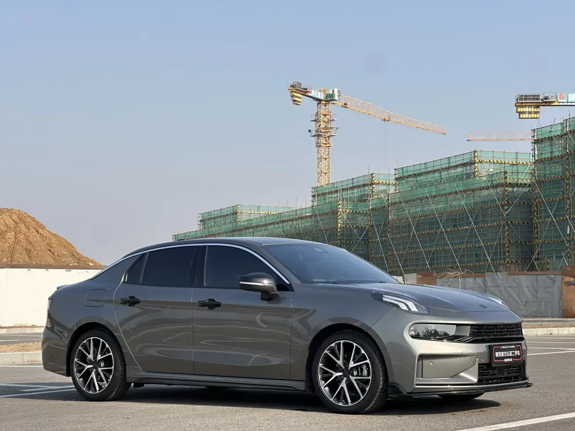 Lynk & Co 03