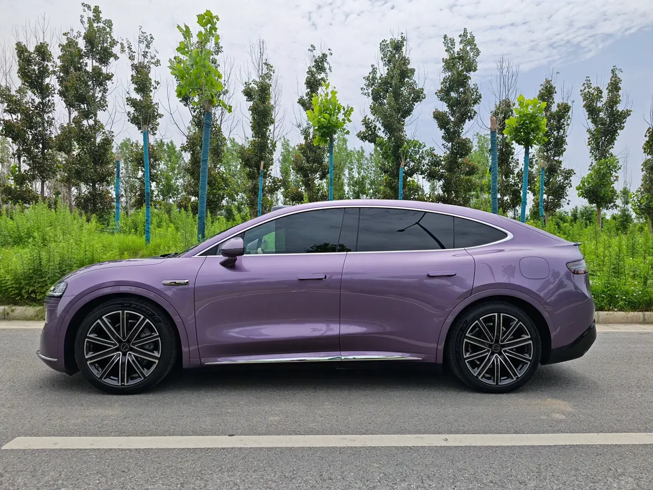 Luxeed Zhijie R7
