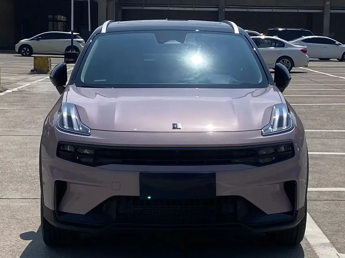 Lynk & Co 06