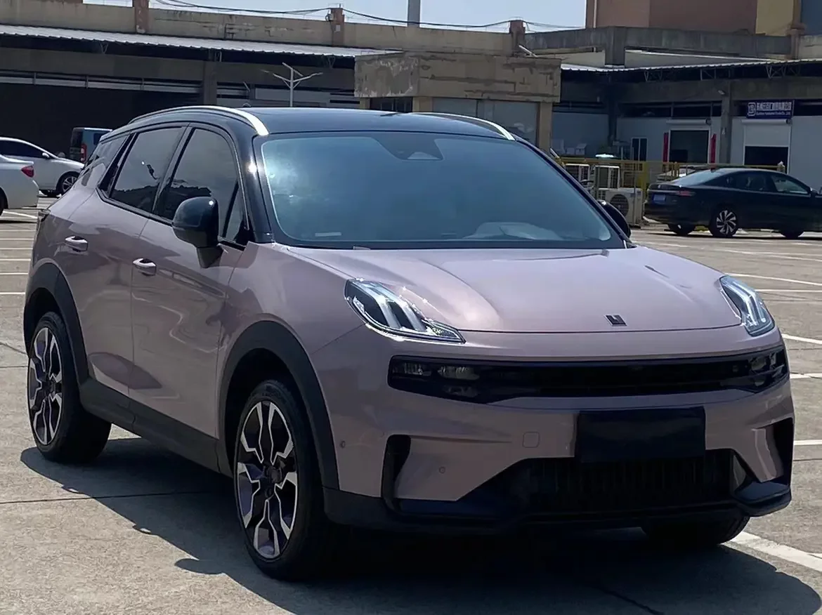 Lynk & Co 06