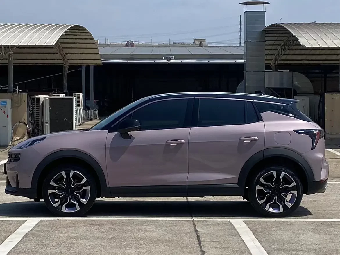 Lynk & Co 06