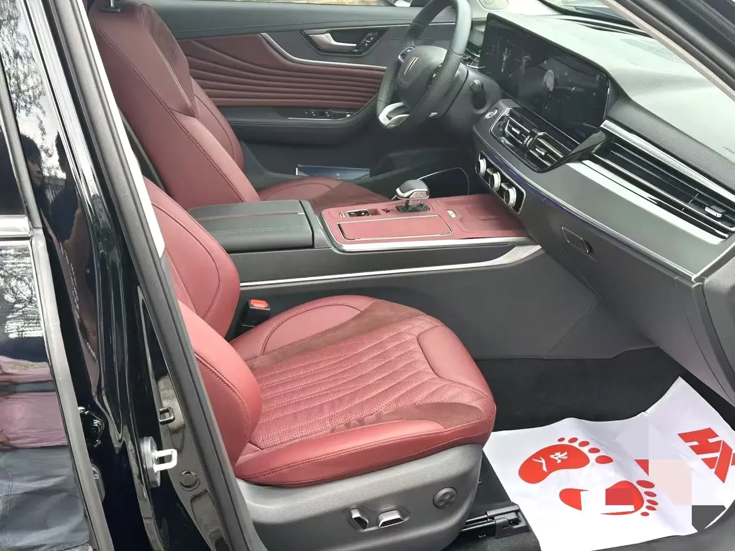 Hongqi HS5