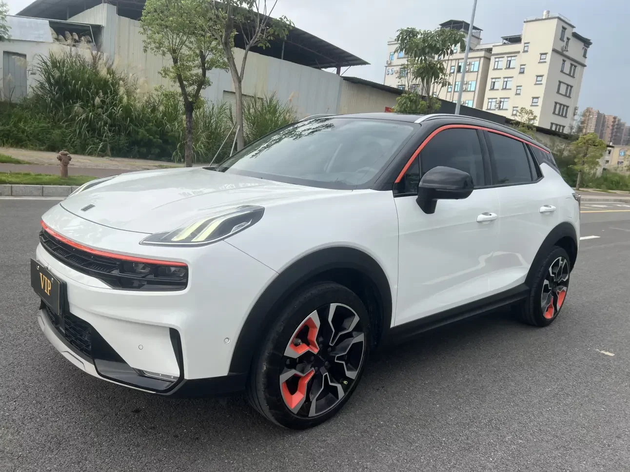 Lynk & Co 06