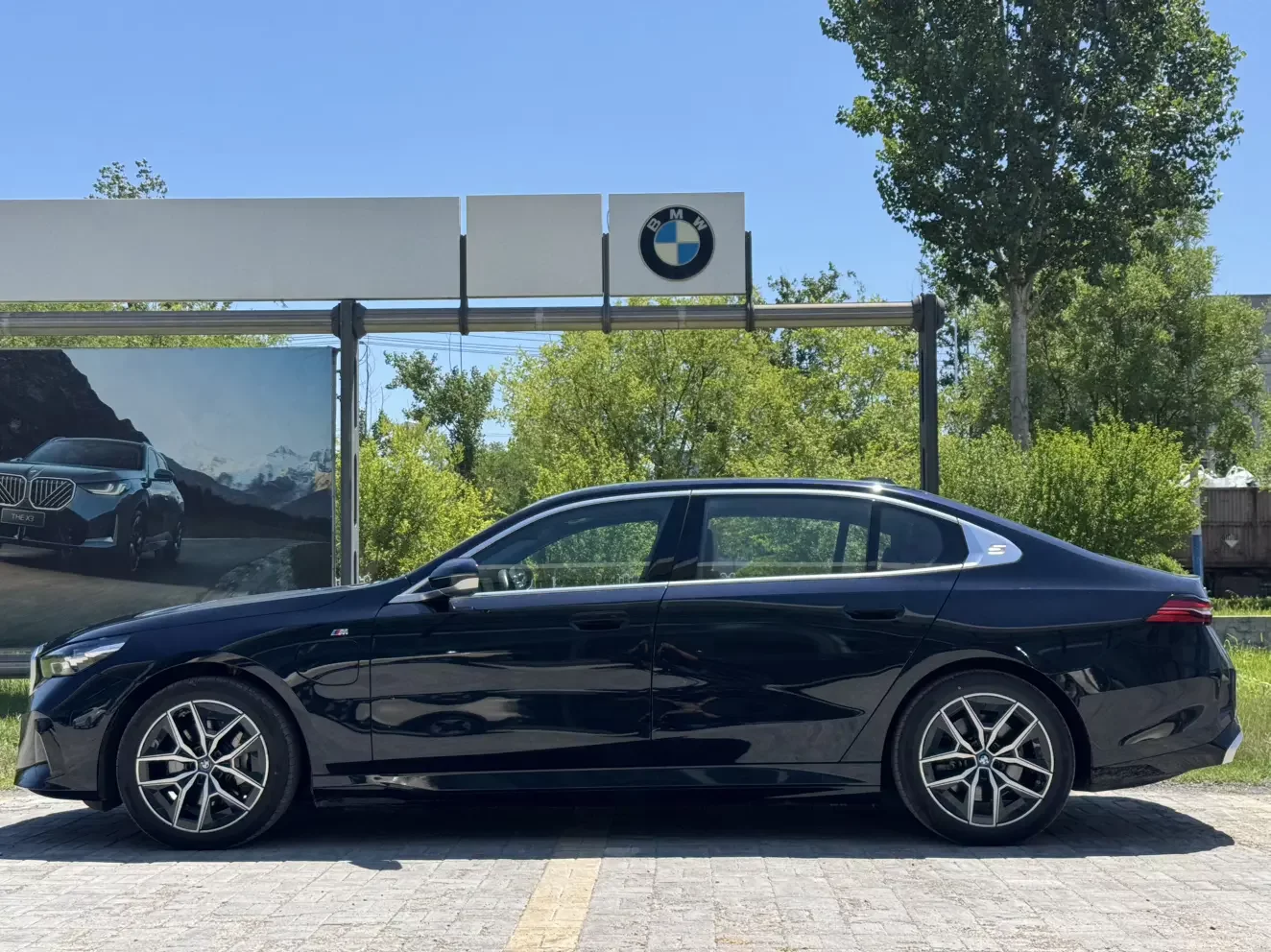 BMW i5
