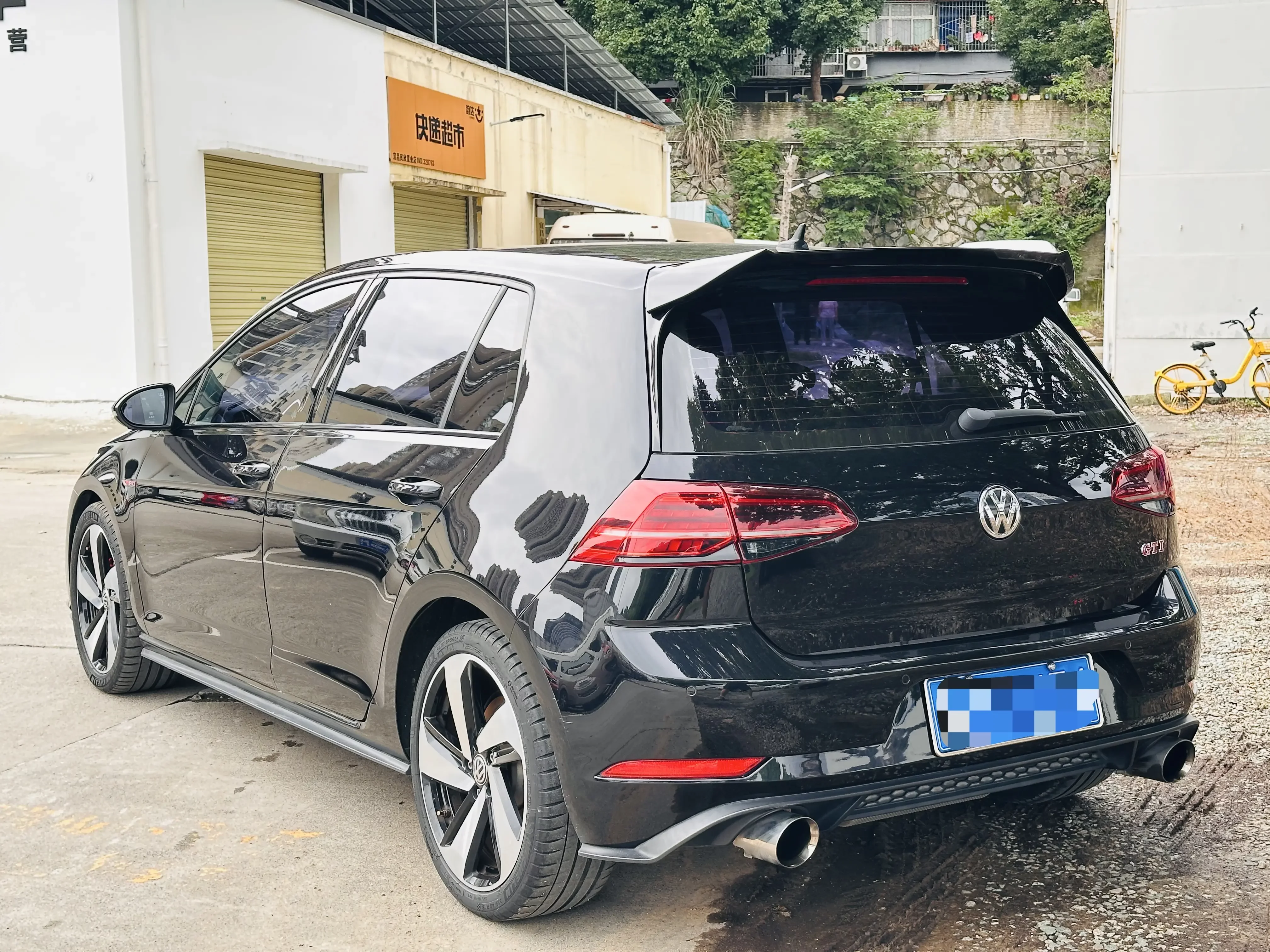 Volkswagen Golf GTI