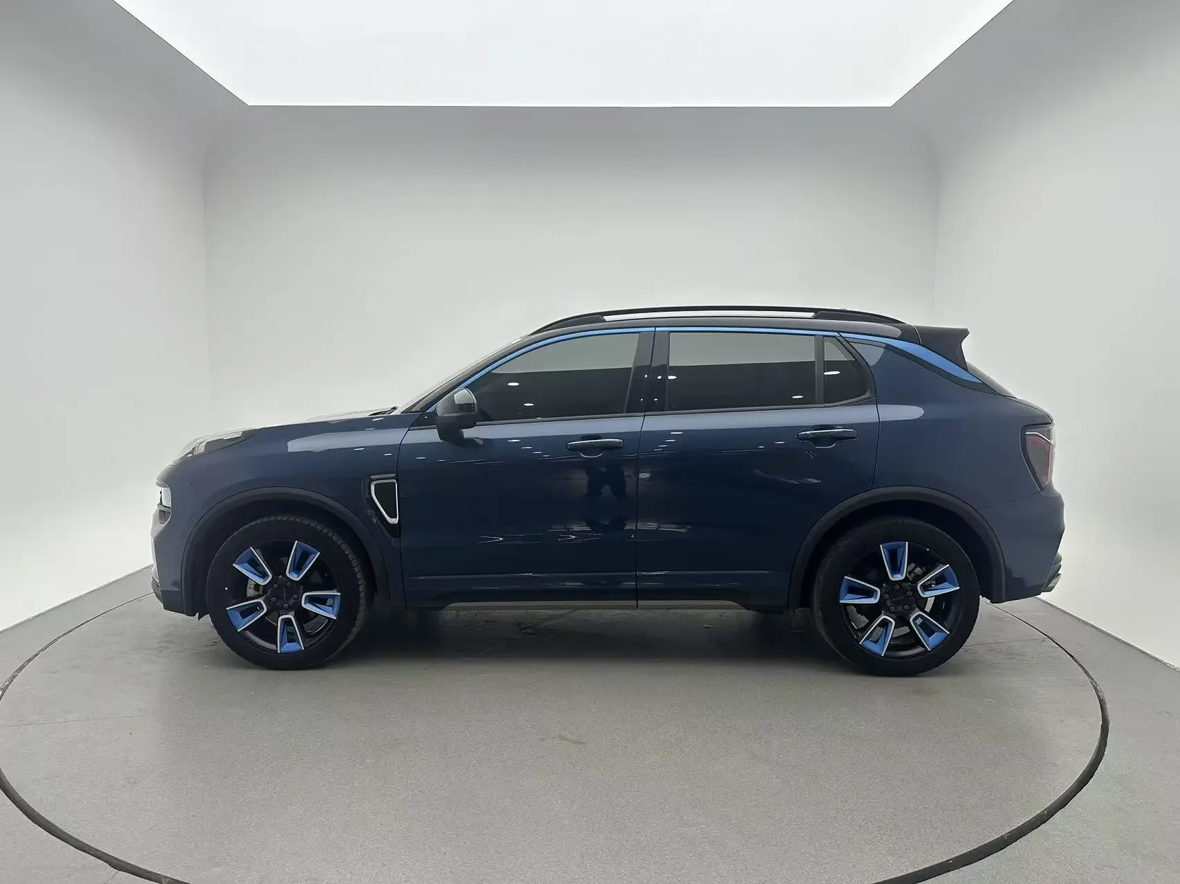 Lynk & Co 01