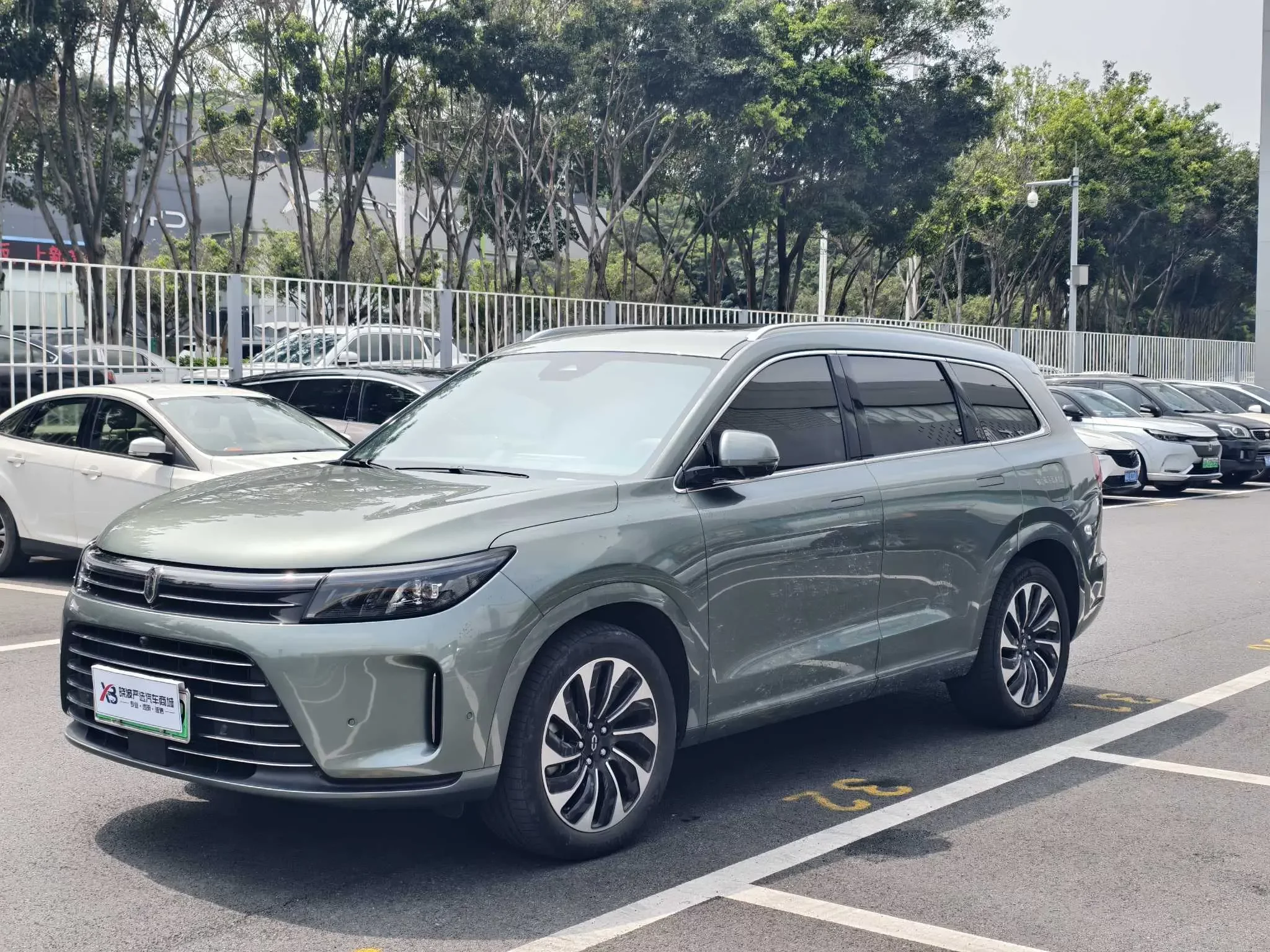 AITO M7 (Wenjie M7)  из Китая