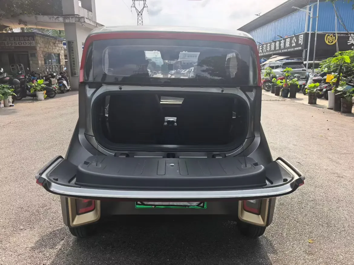 Baojun E200