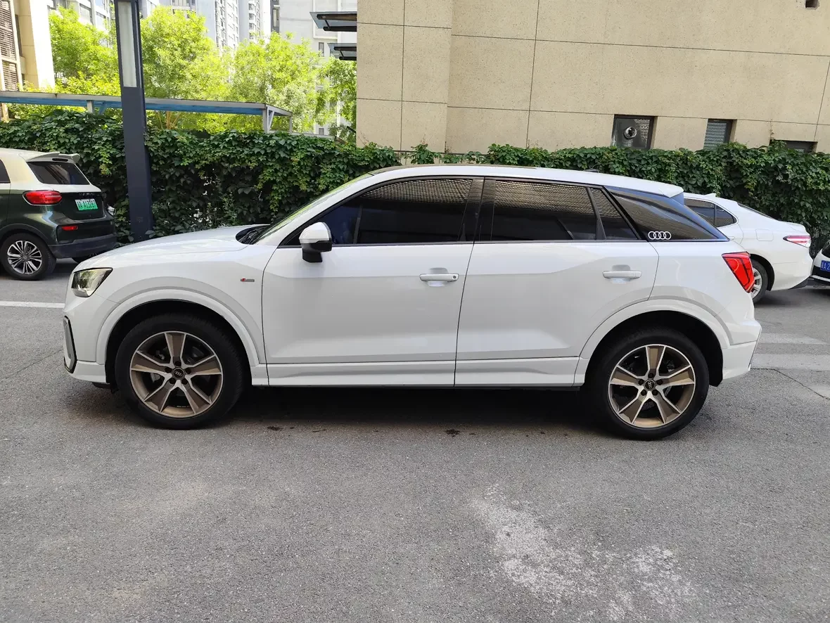 Audi Q2L