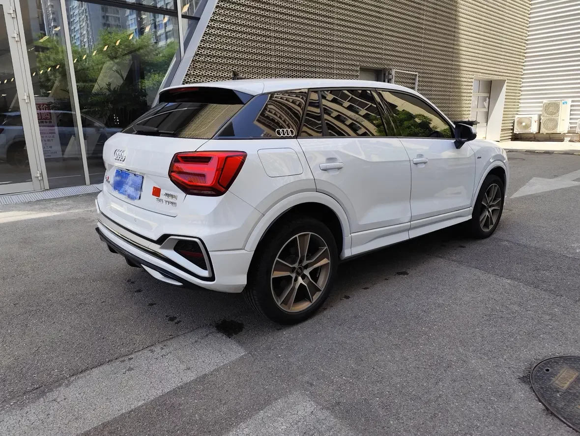 Audi Q2L