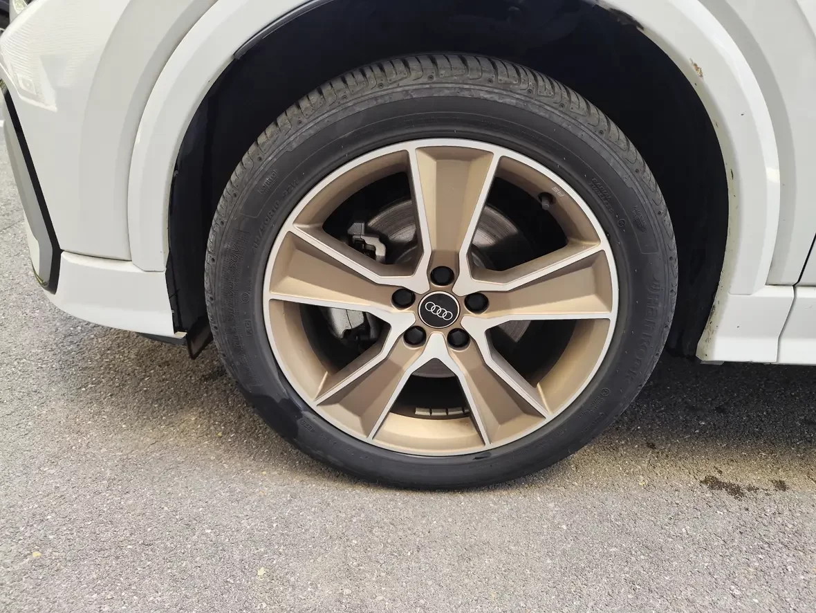 Audi Q2L