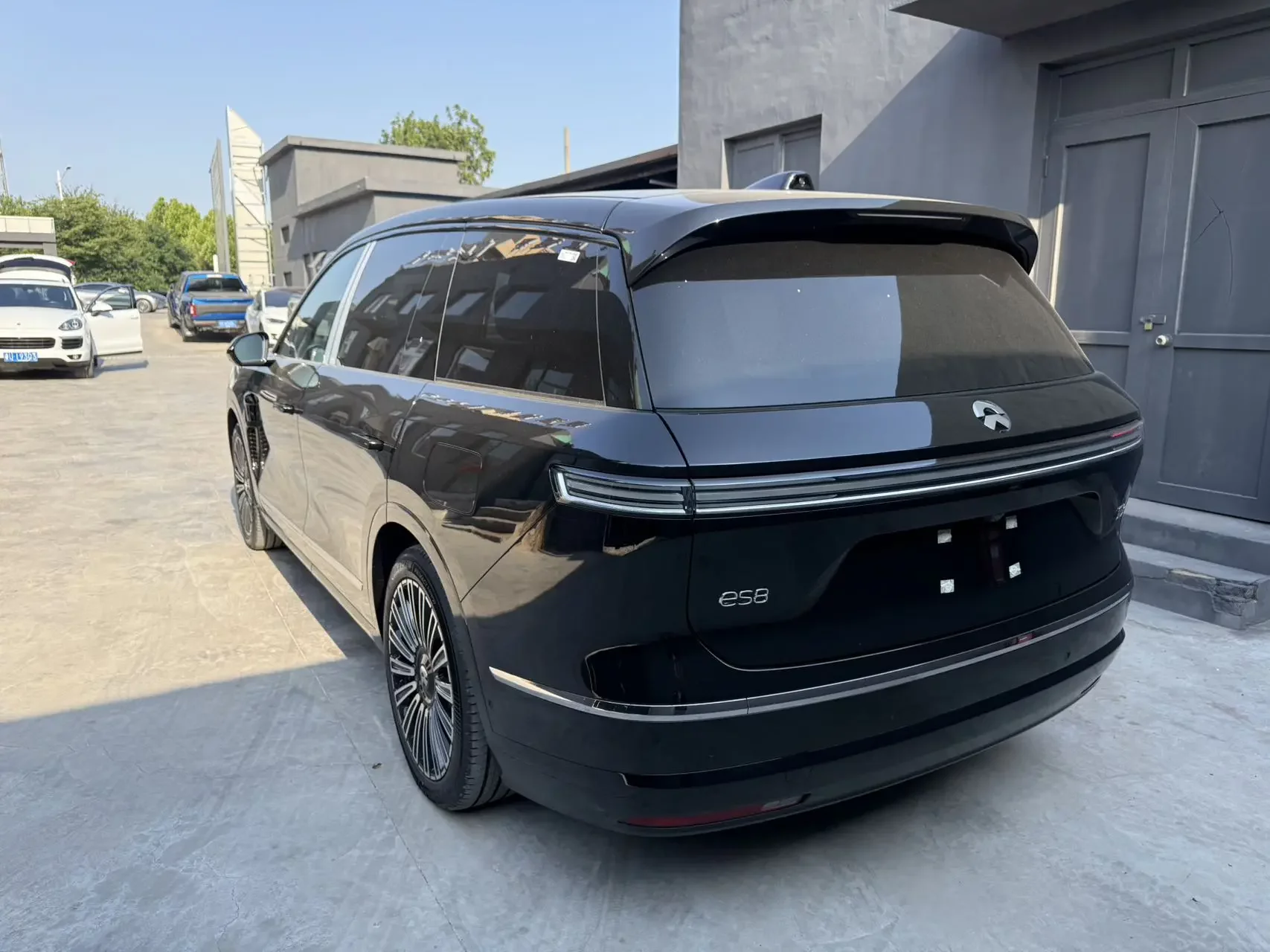 NIO ES8