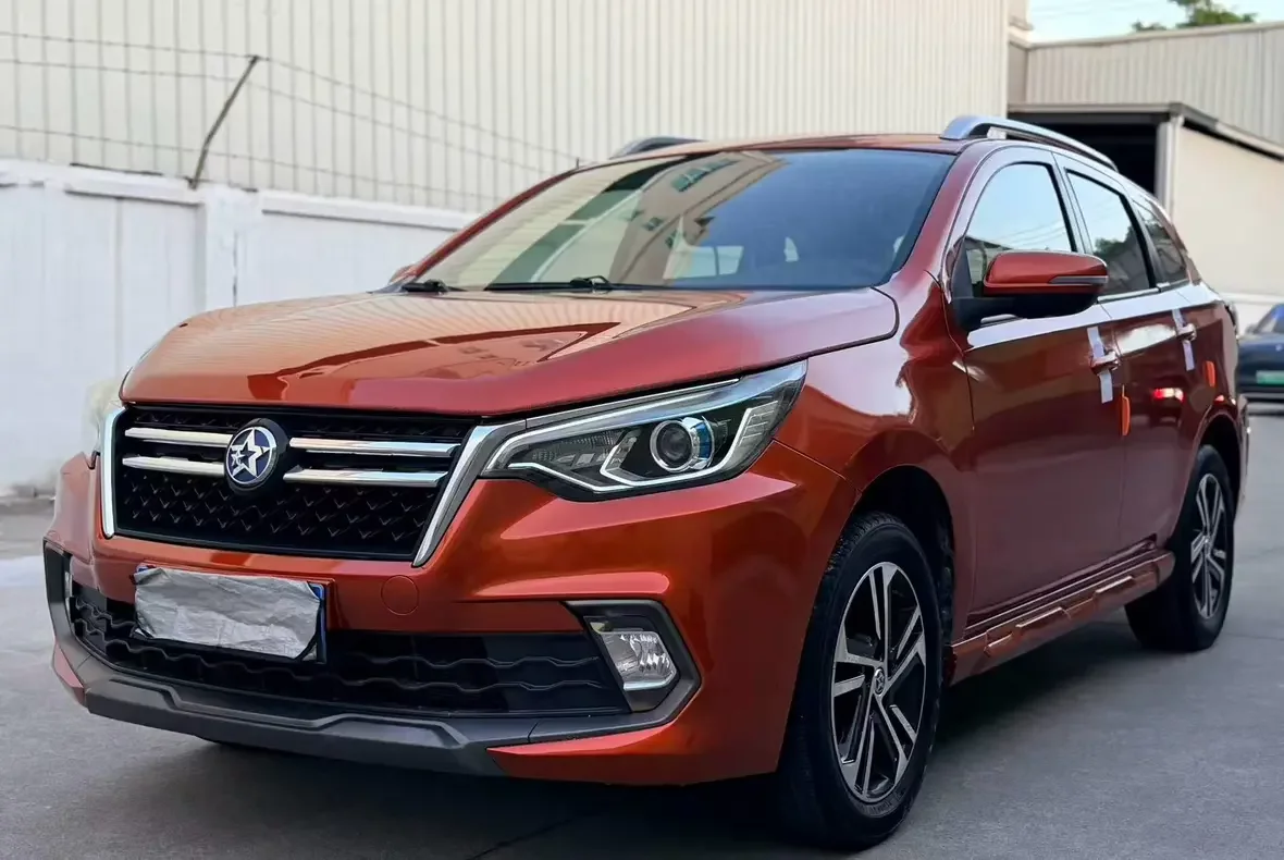 Kai Chen Venucia T70