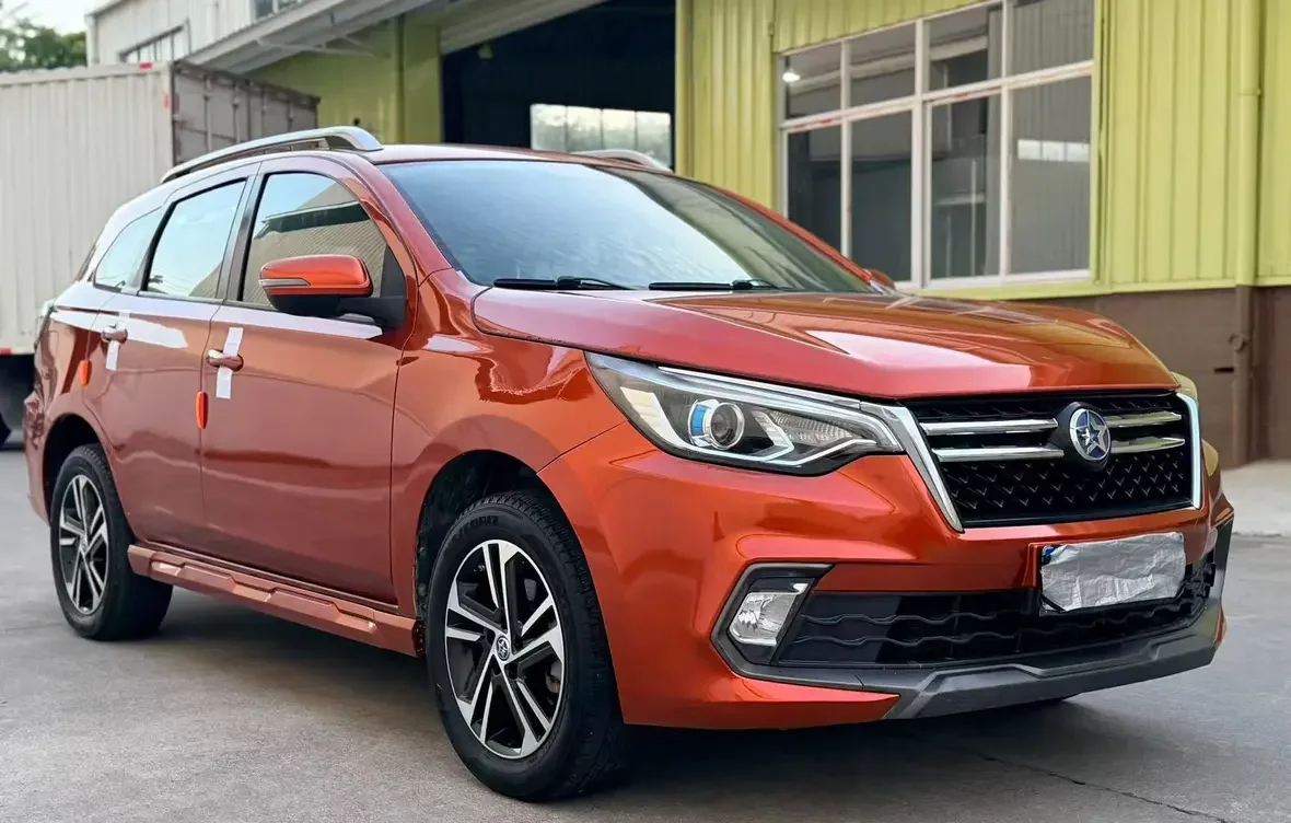 Kai Chen Venucia T70