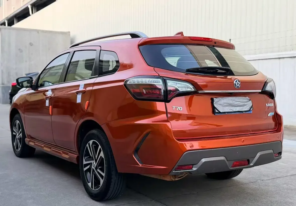 Kai Chen Venucia T70