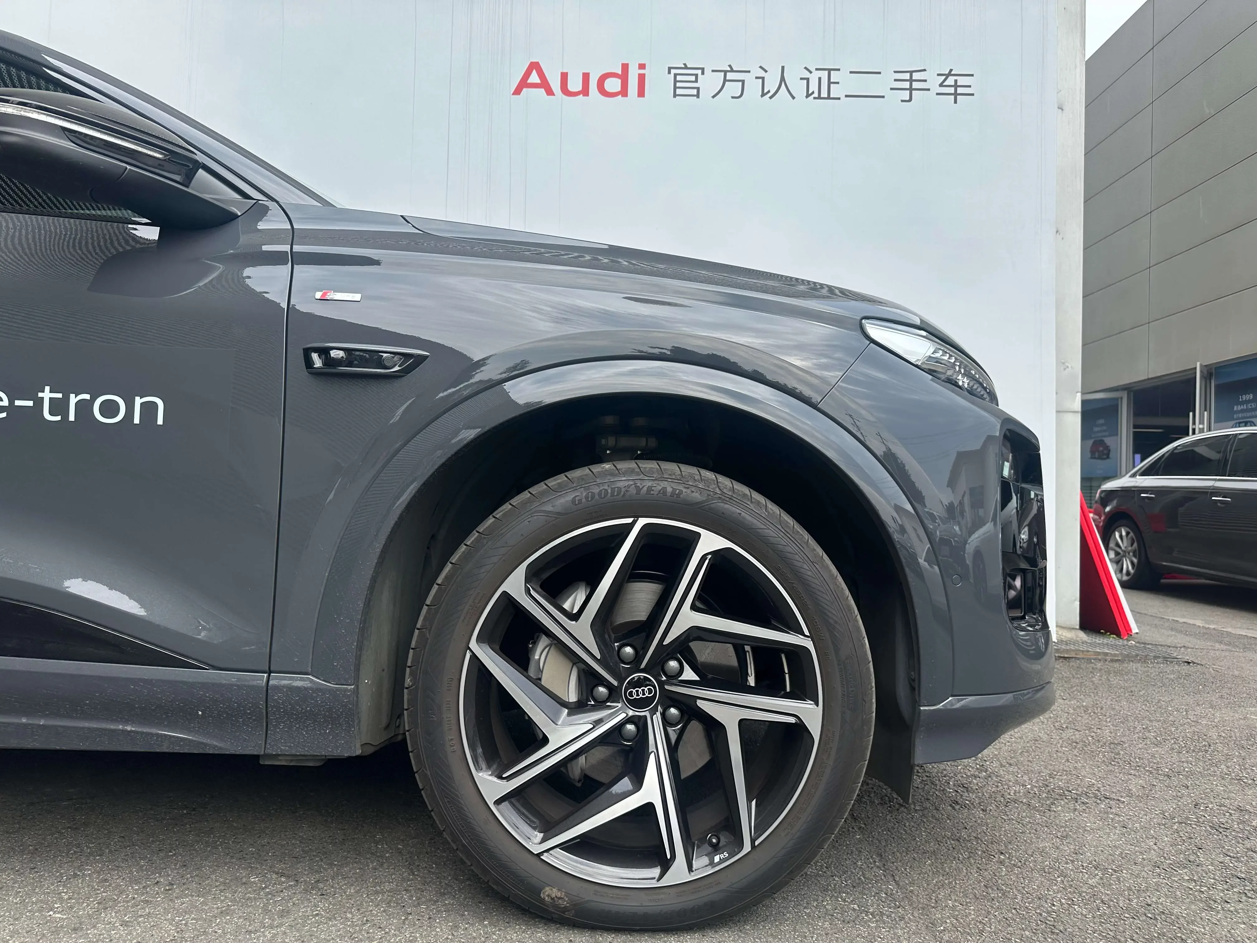Audi Q6L e-tron