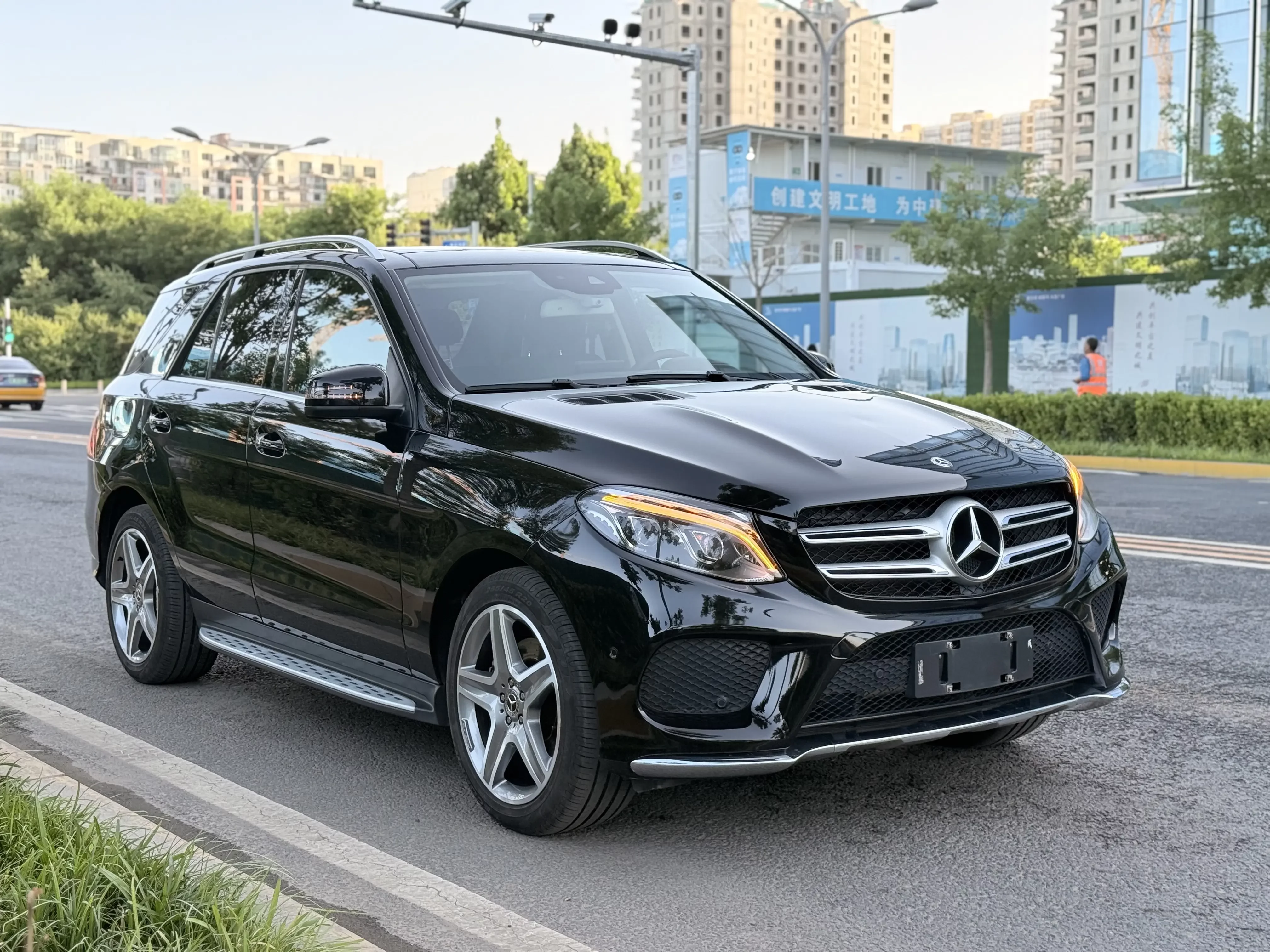 Mercedes-Benz GLE (Imported)