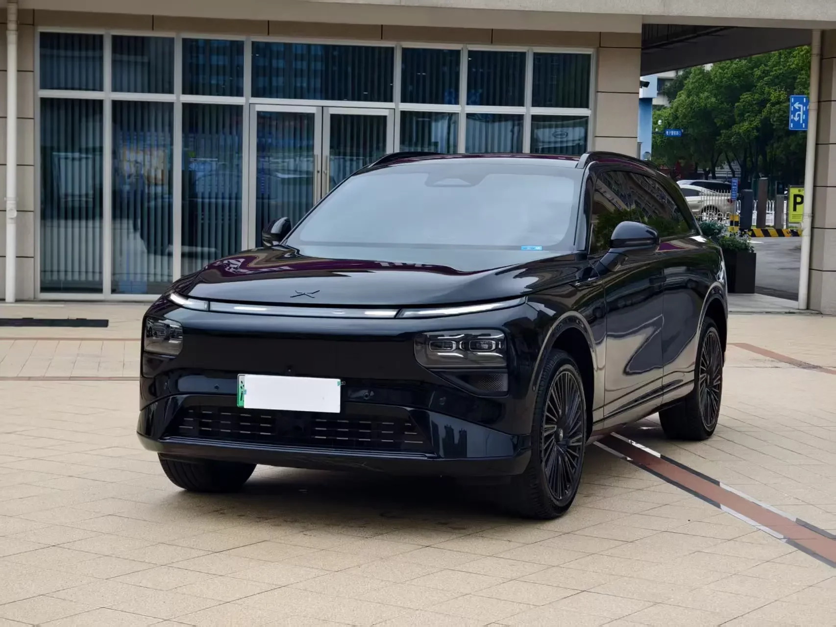 Xpeng G9