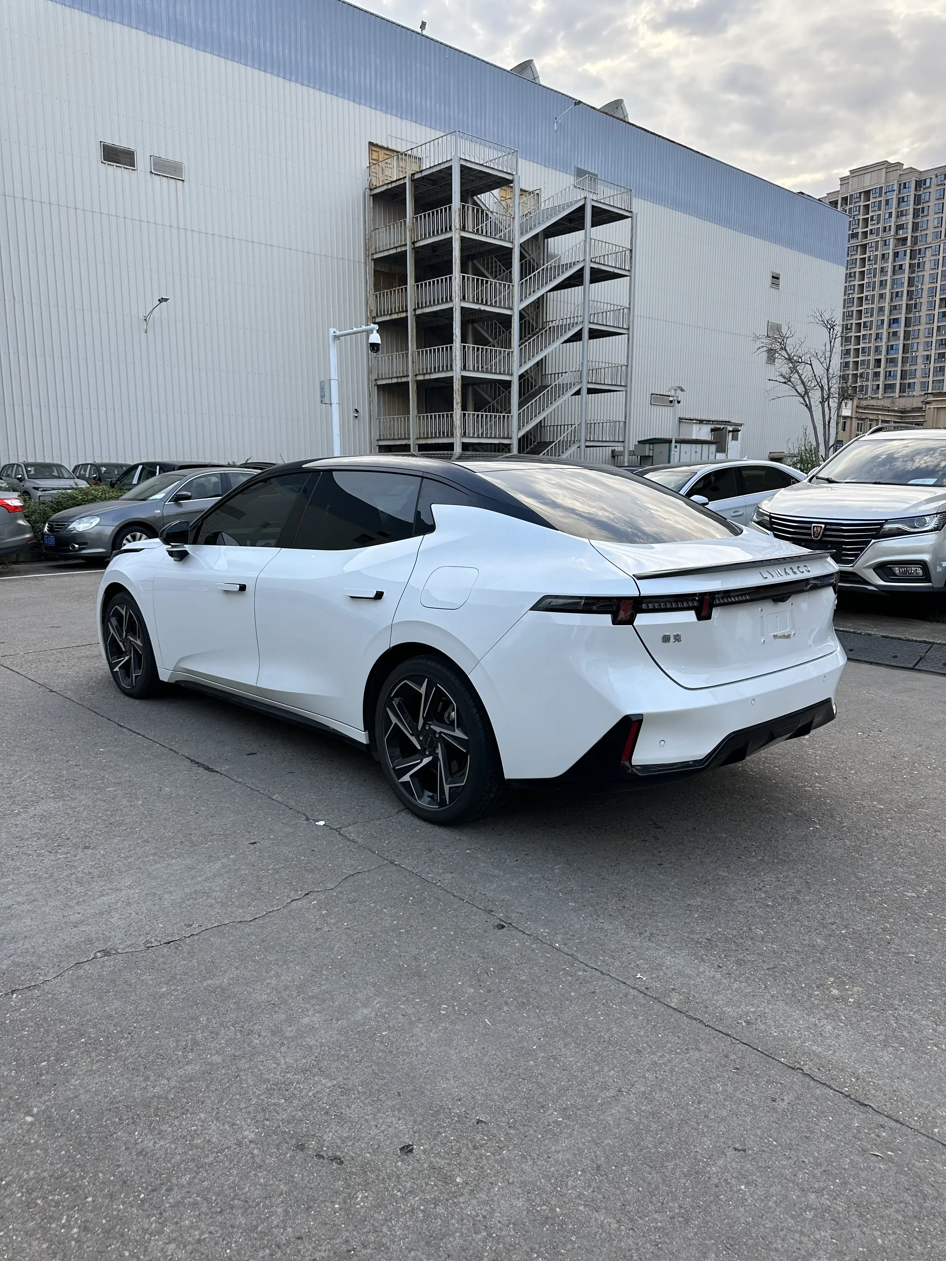 Lynk & Co 07 EM-P