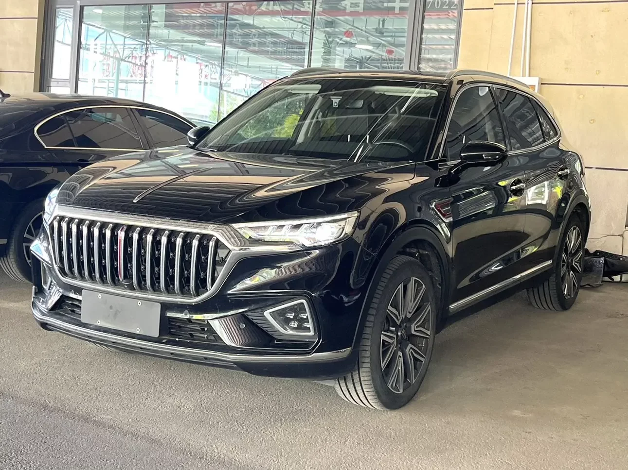 Hongqi HS5