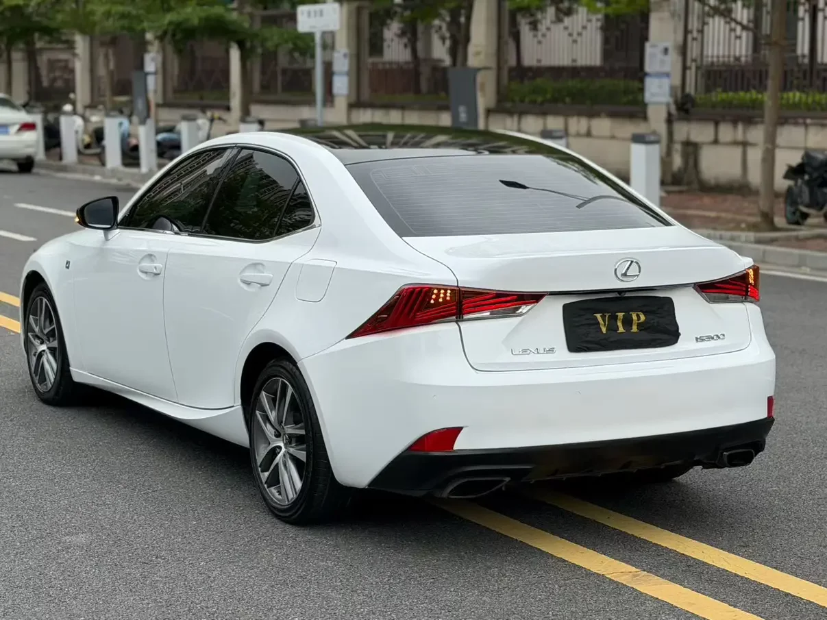 Lexus IS